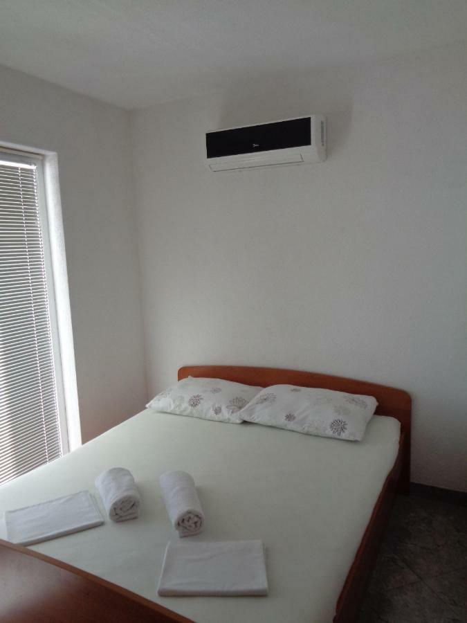 Apartments Rados 로크바 로고즈니차 외부 사진