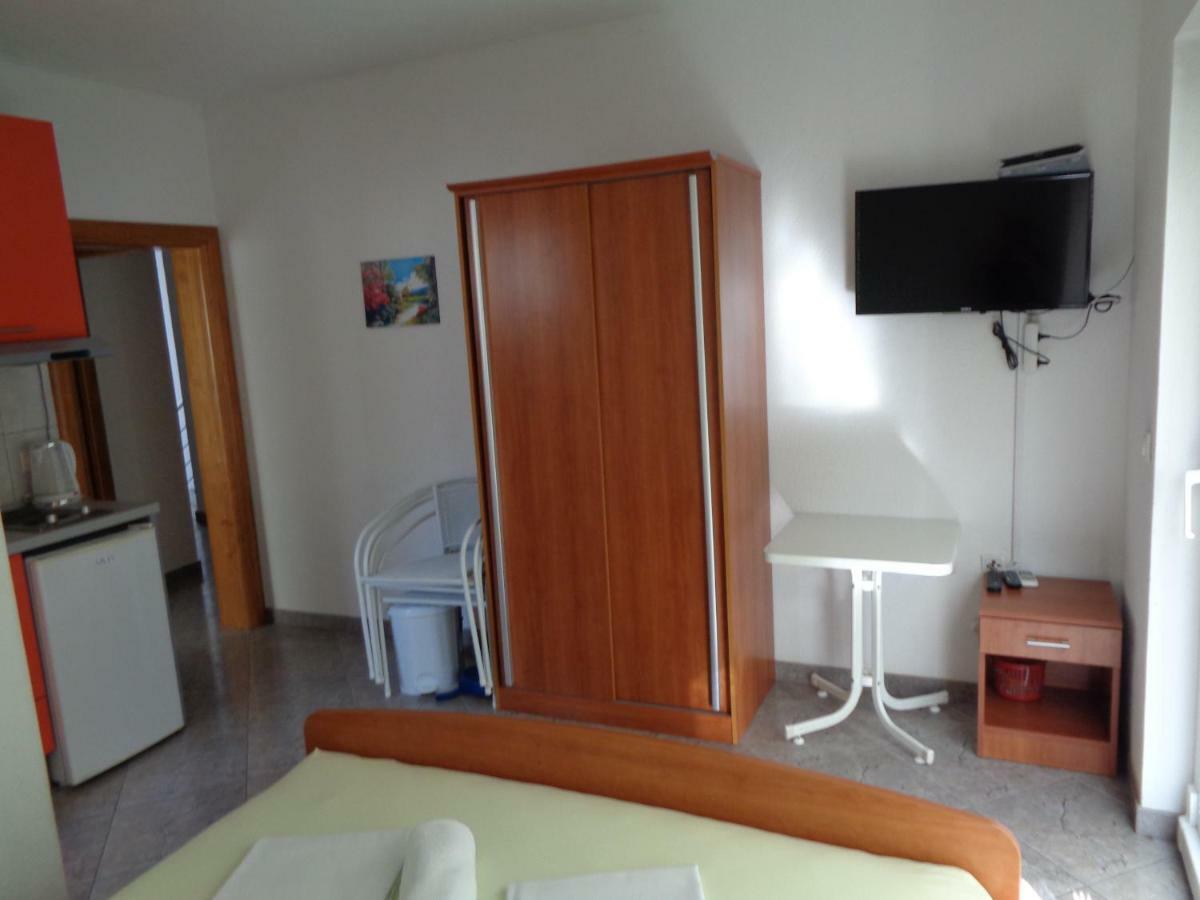 Apartments Rados 로크바 로고즈니차 외부 사진