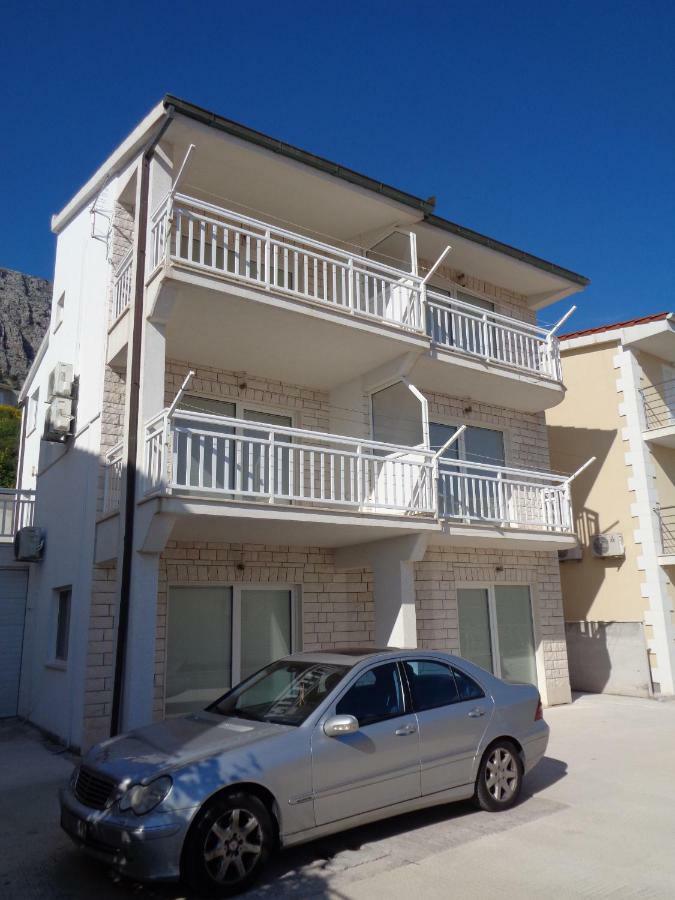 Apartments Rados 로크바 로고즈니차 외부 사진